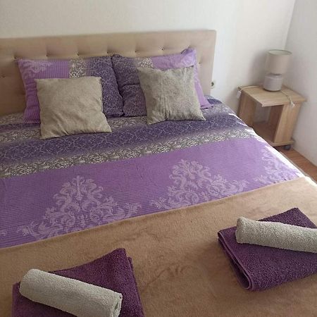 Sleep & Fly - Sarajevo Airport Apartment Esterno foto