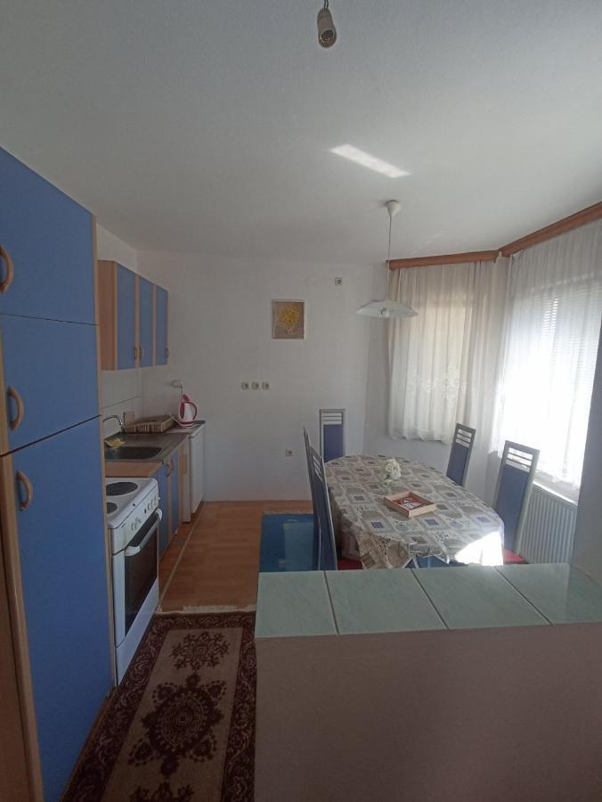 Sleep & Fly - Sarajevo Airport Apartment Esterno foto