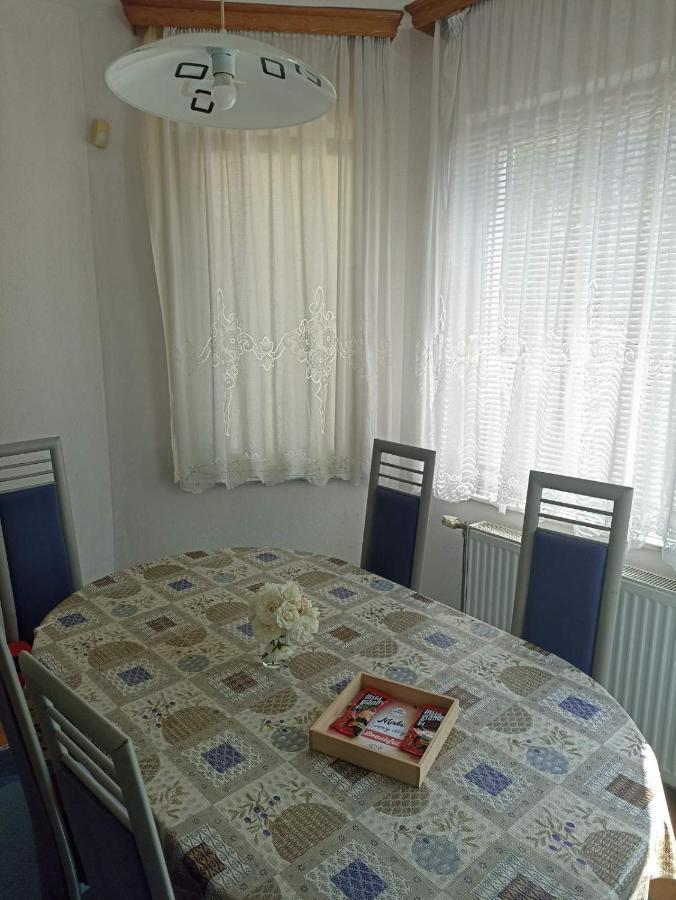 Sleep & Fly - Sarajevo Airport Apartment Esterno foto