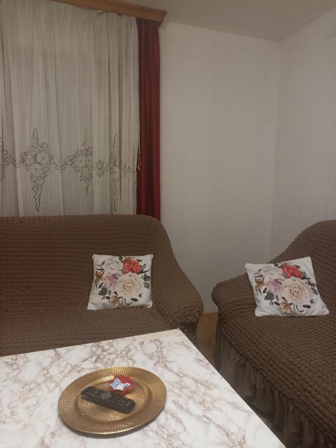 Sleep & Fly - Sarajevo Airport Apartment Esterno foto
