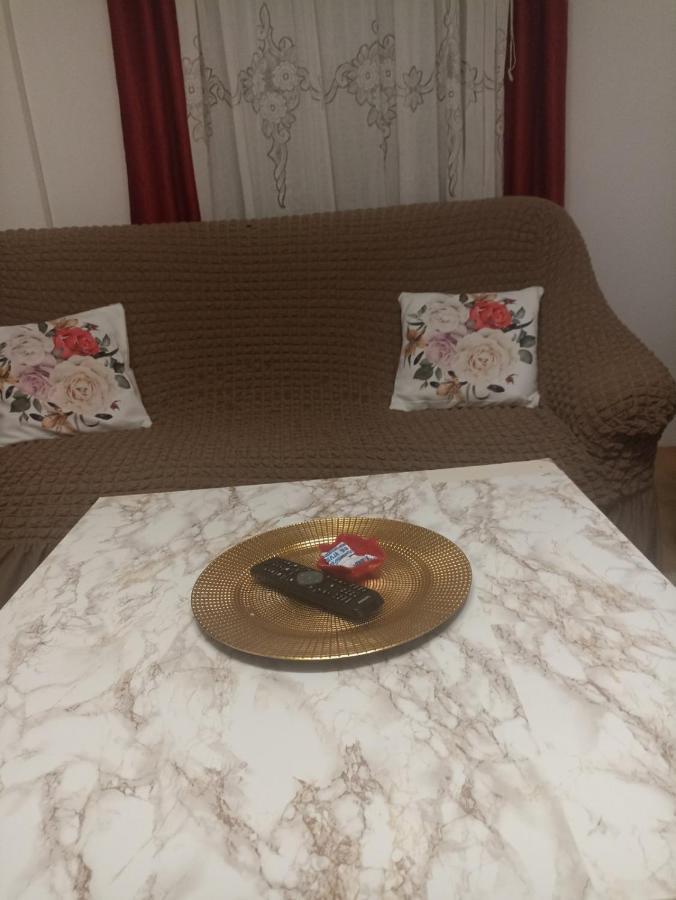 Sleep & Fly - Sarajevo Airport Apartment Esterno foto