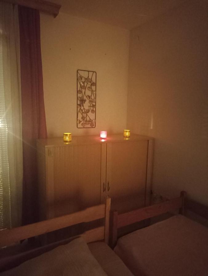 Sleep & Fly - Sarajevo Airport Apartment Esterno foto