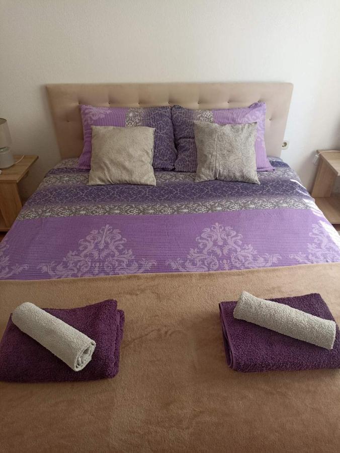 Sleep & Fly - Sarajevo Airport Apartment Esterno foto